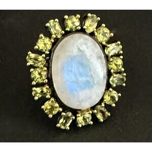 23 ct Rainbow Moonstone & Peridot Halo 925 Black Rhodium Cocktail Ring